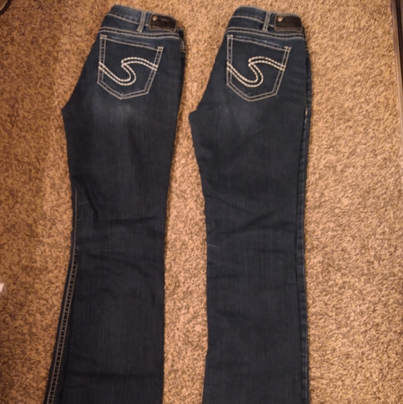 2 identical pairs of Silver suki blue jeans - Picture 9 of 12